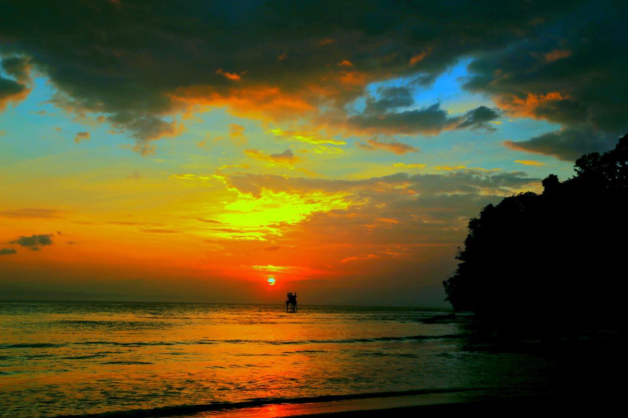 Sunrise Resort Batukaras Exterior photo